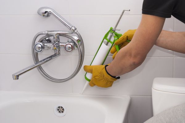 Bathtub Caulking in Westlake