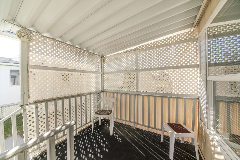 Decorative Lattice Mounting